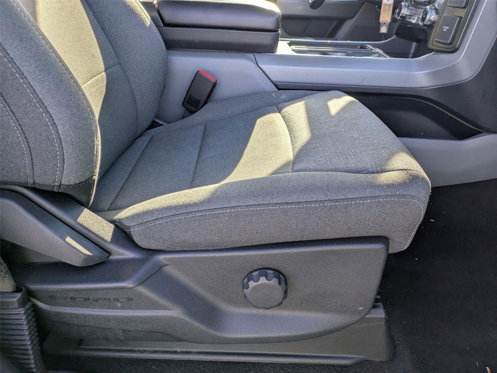 Used 2024 Agate Black Metallic Ford XLT image 36