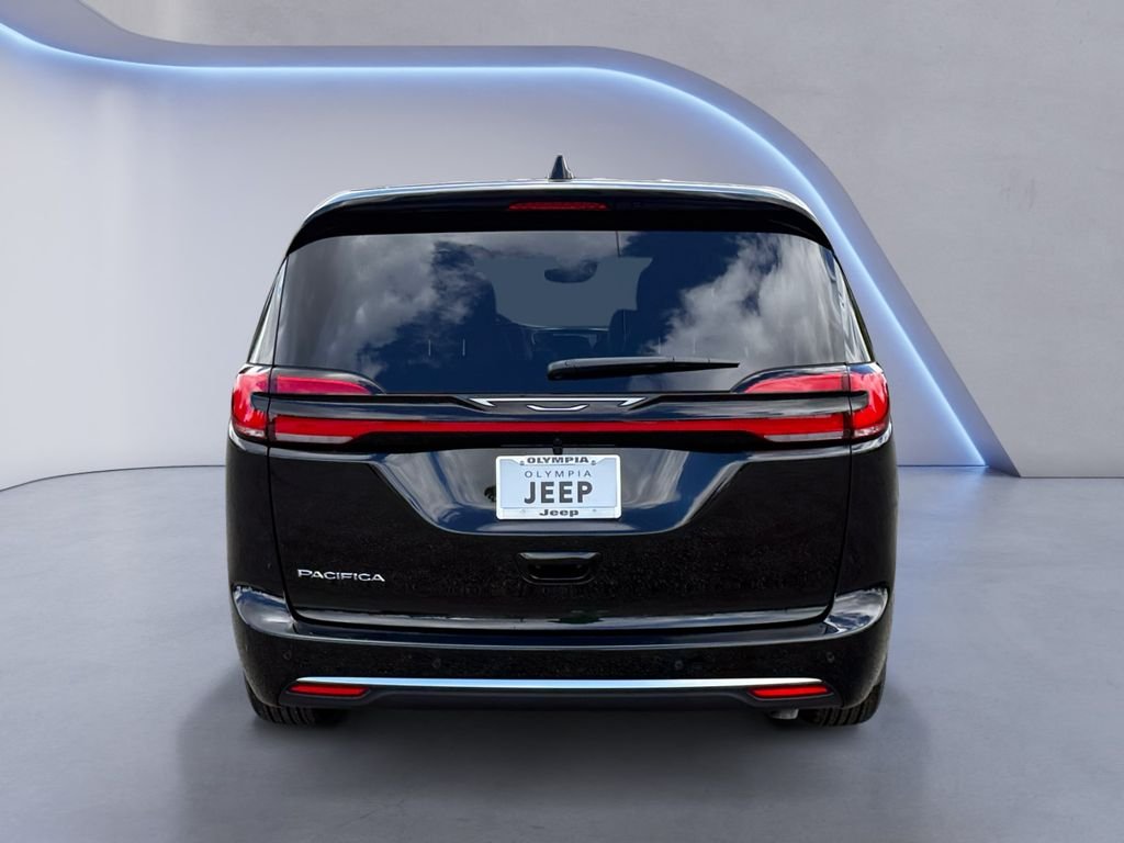 New 2027 Diamond Black Crystal Pearl-Coat Exterior Paint Chrysler Select image 4