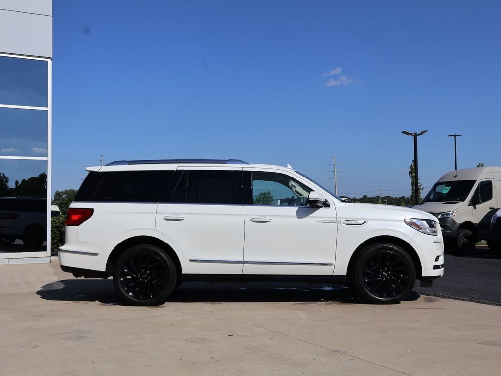 Used 2020 White Lincoln Reserve image 4