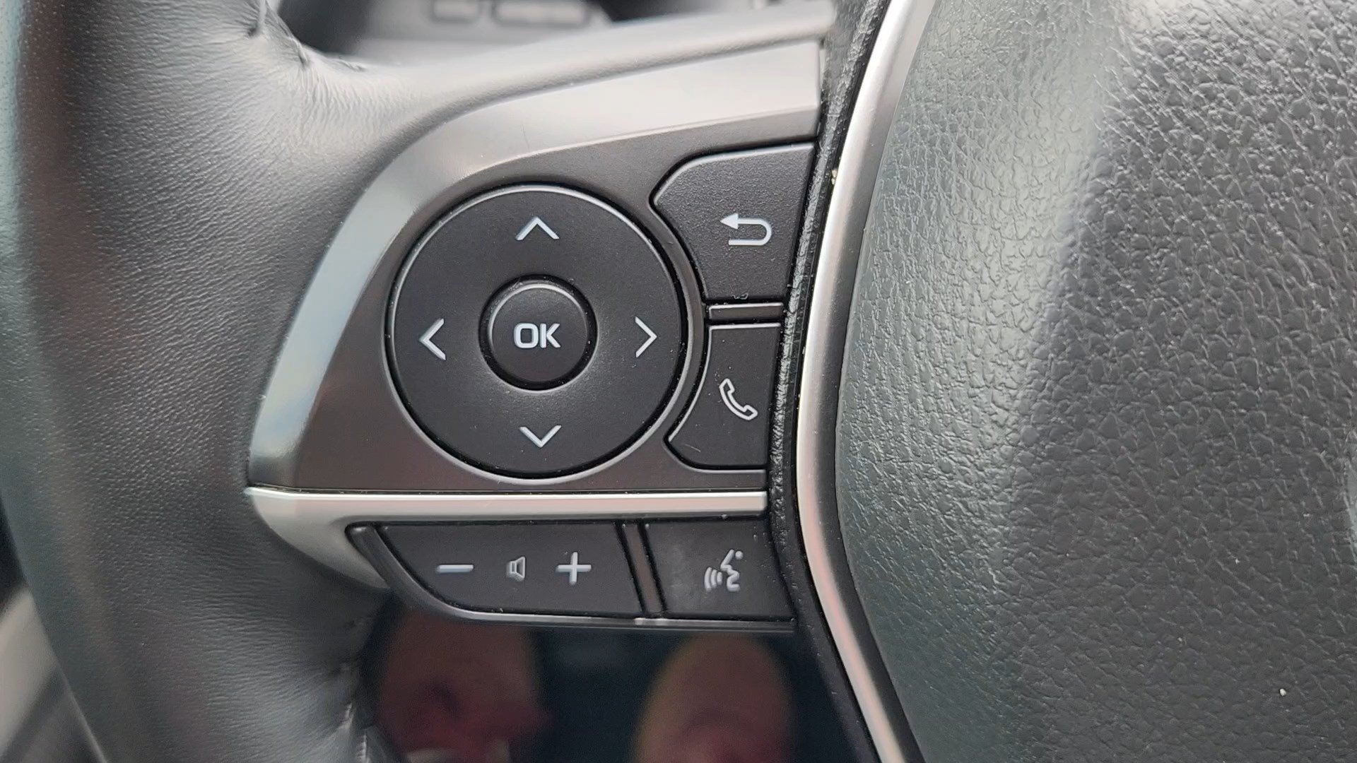 Used 2023 Predawn Gray Mica Toyota XLE image 12
