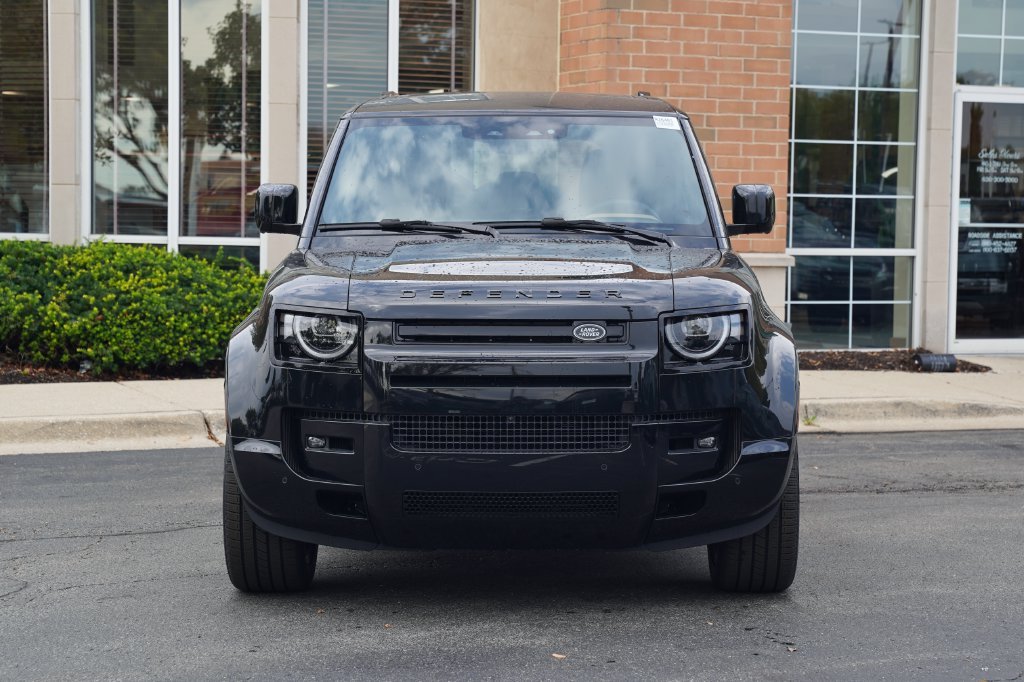 New 2026 Santorini Black Land Rover X-Dynamic SE image 4