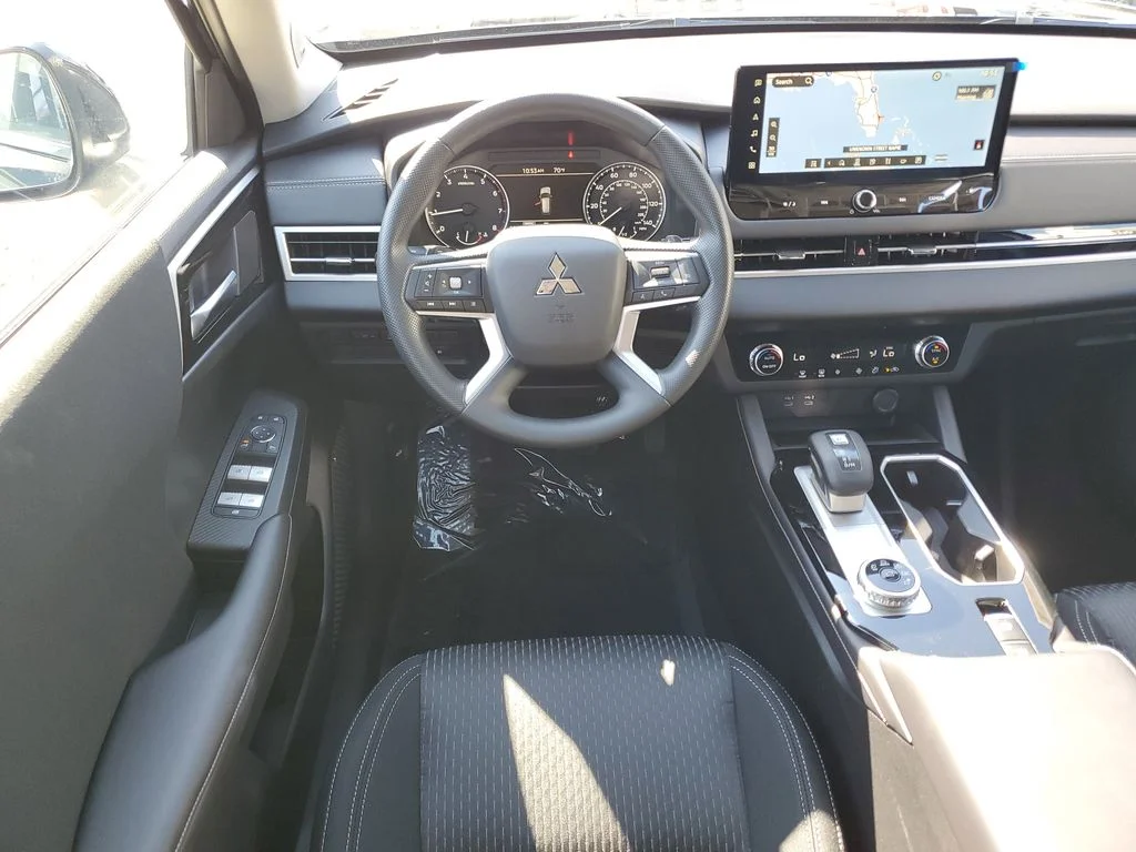 2026 Mitsubishi Outlander ES - Photo 14