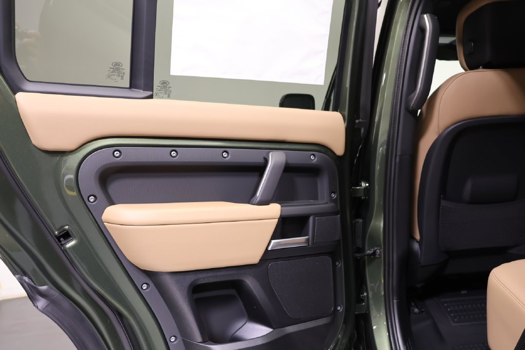 New 2026 Woolstone Green LAND ROVER X-Dynamic SE image 32