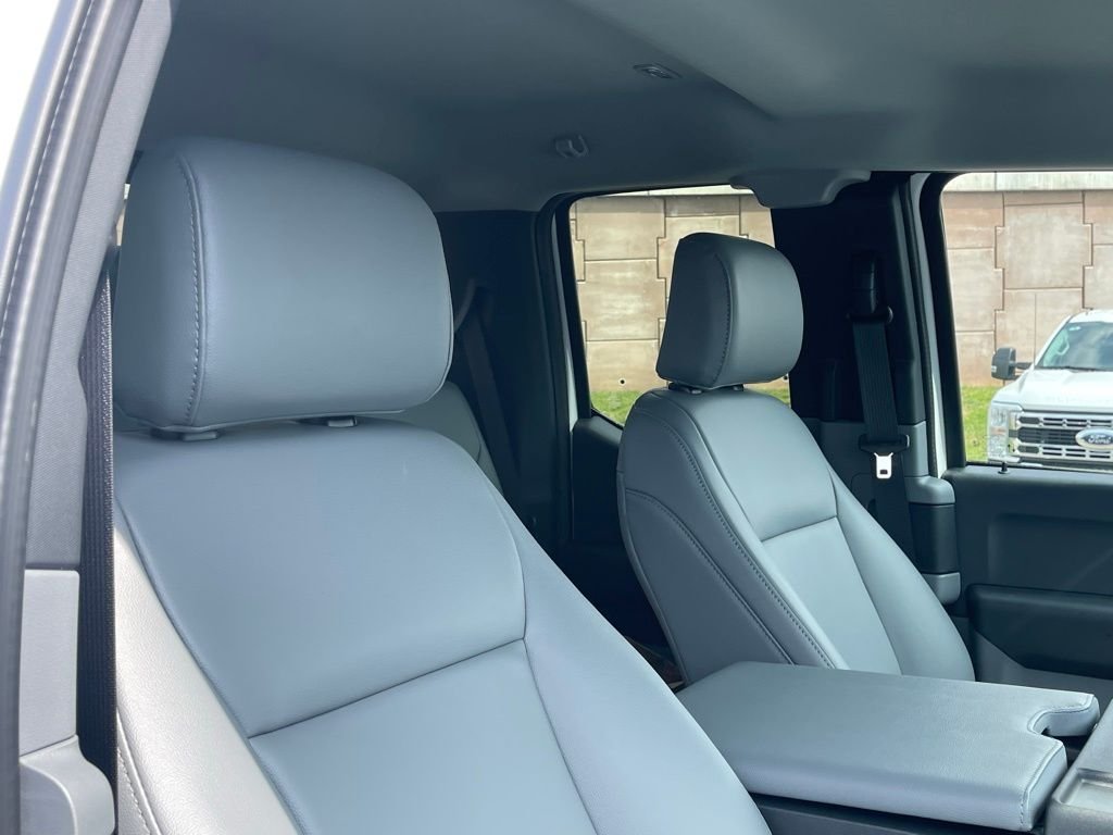 New 2026 Oxford White Ford F-450® XL image 18