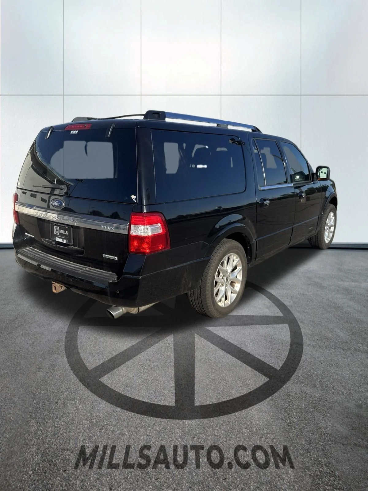 Used 2017  Ford Limited image 4