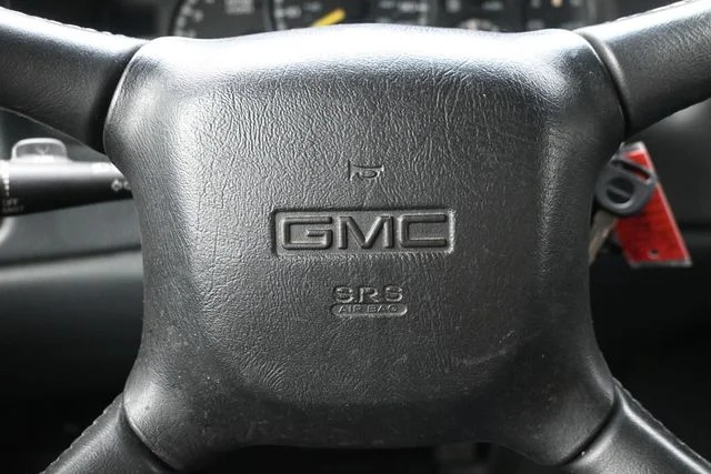 Used 2000  GMC SLE image 21