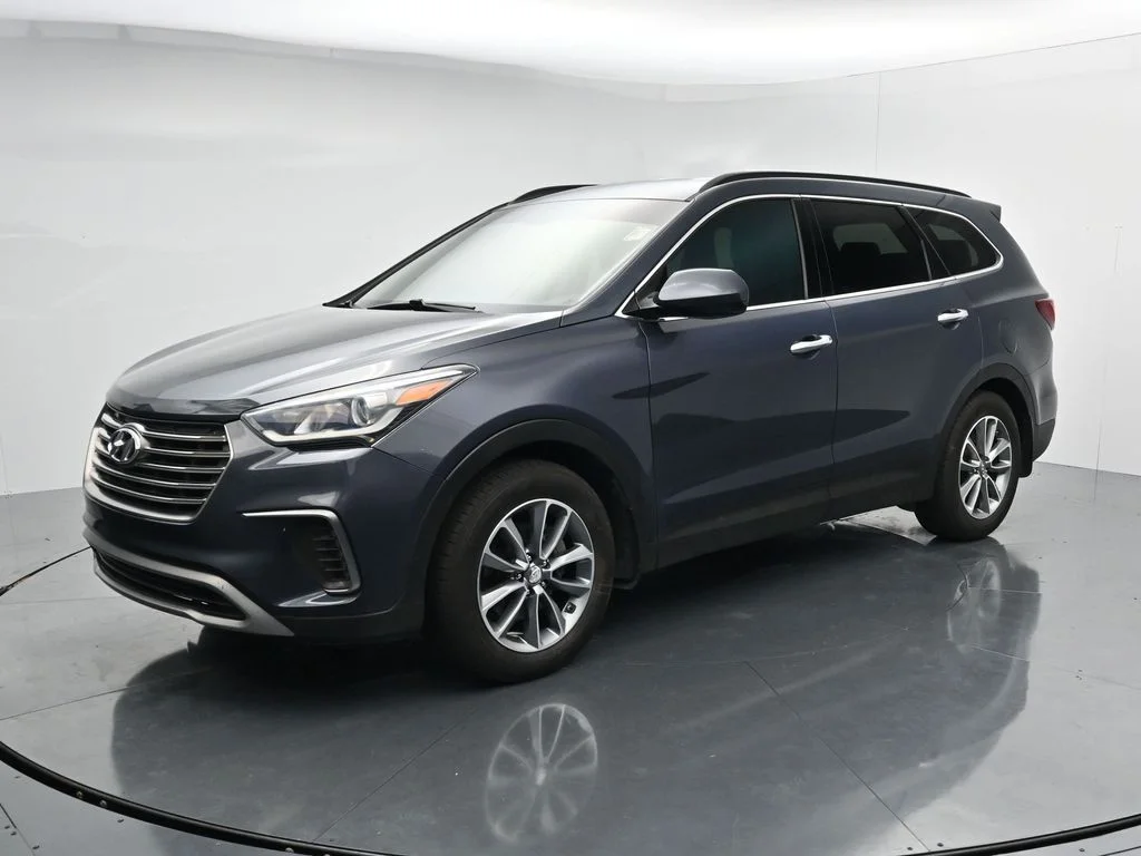 Used 2019 Blue Hyundai SE image 4