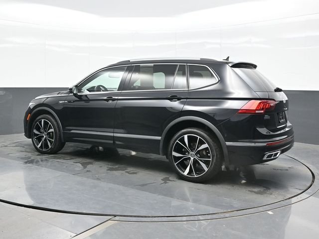 Used 2022 Black Volkswagen 2.0T SEL R-Line image 3