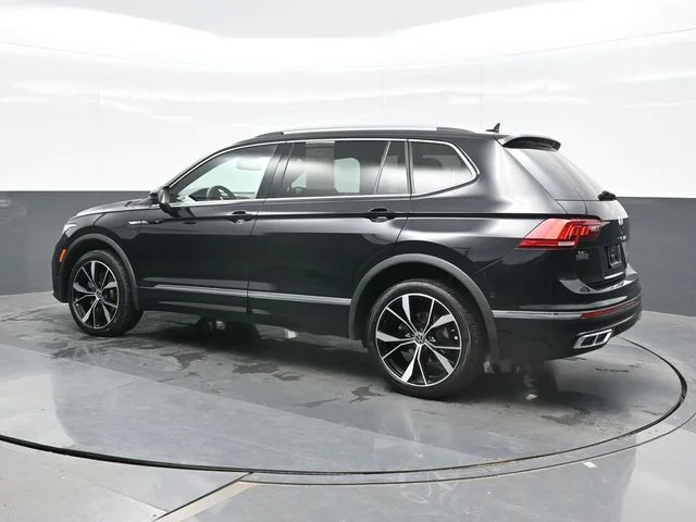 Used 2022 Black Volkswagen 2.0T SEL R-Line image 3