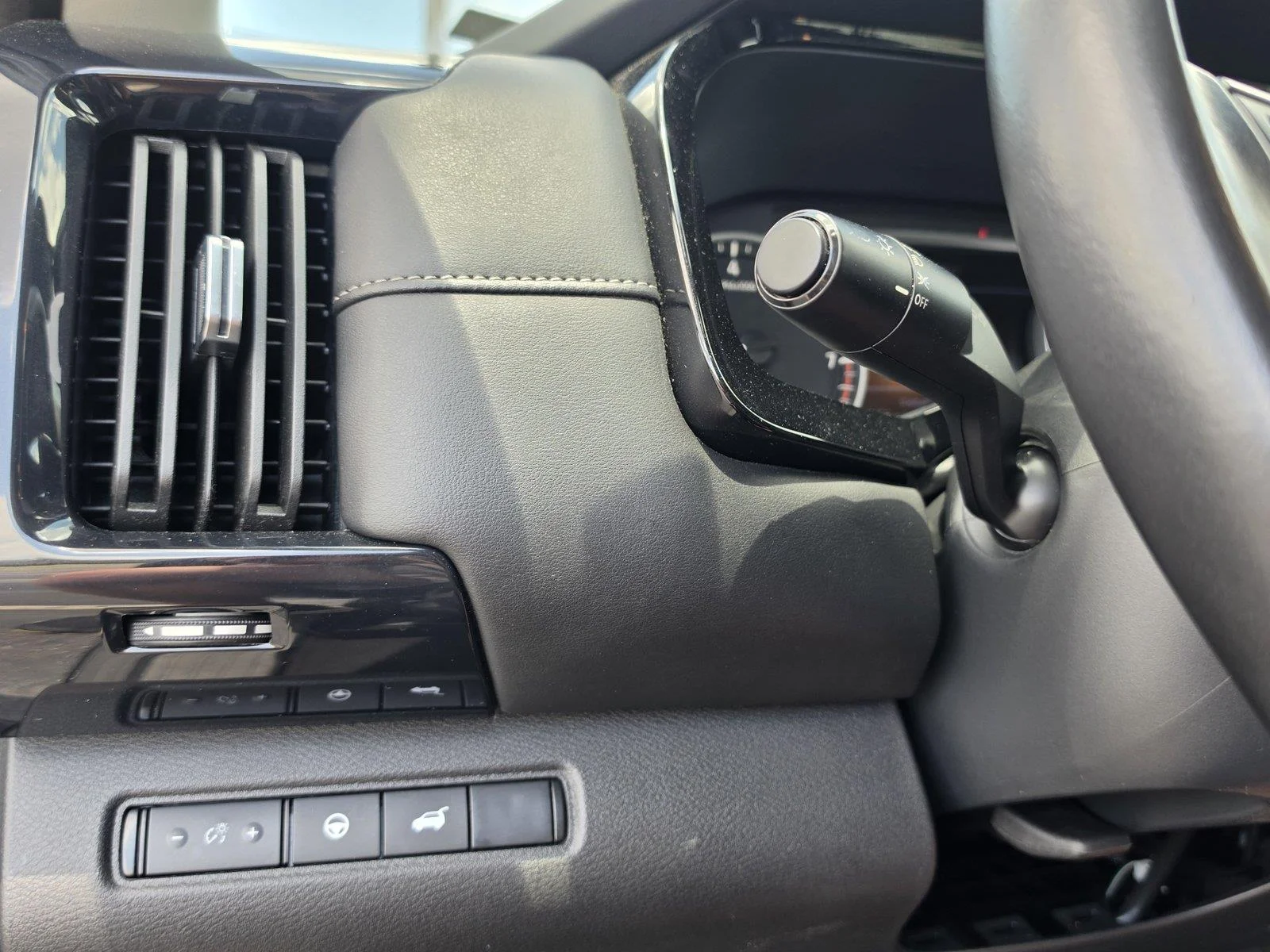 Used 2025 Super Black Nissan SV image 21