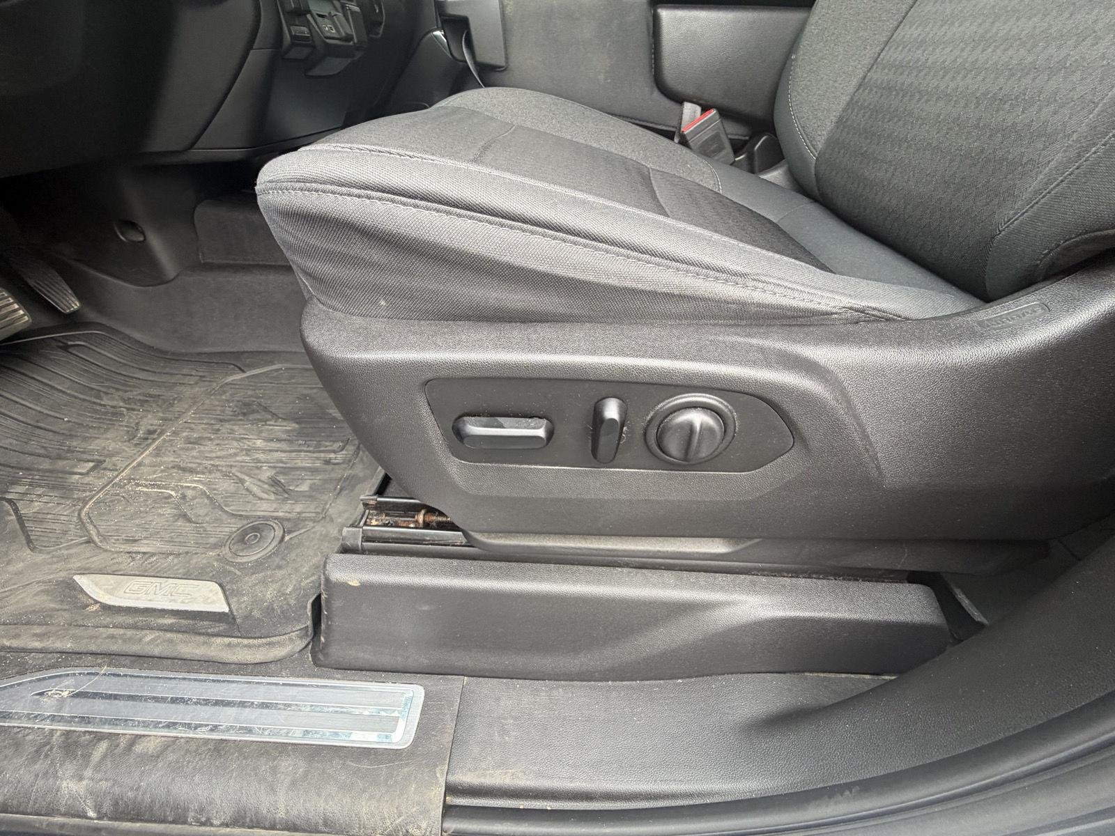 Used 2019 Dark Sky Metallic GMC SLE image 11