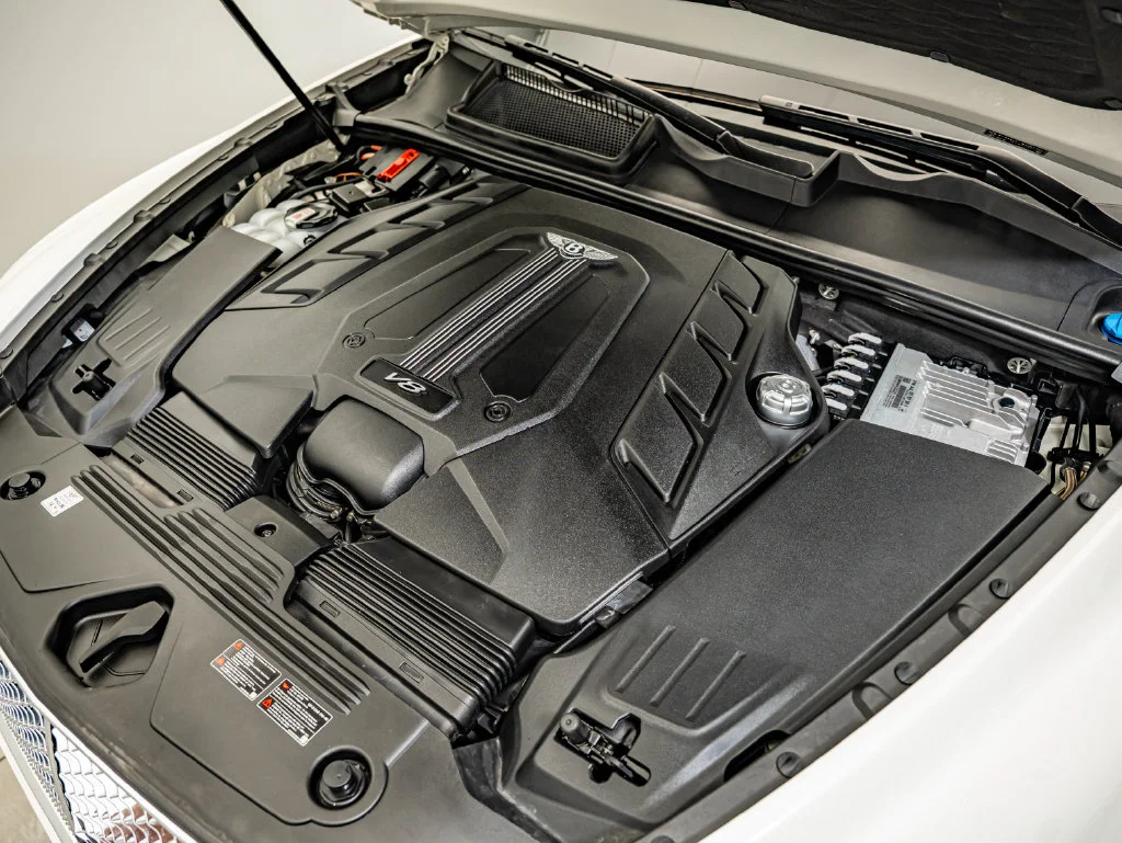 Used 2022 White Bentley V8 image 76