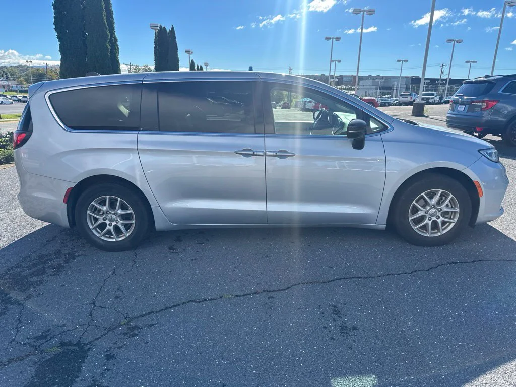 Used 2024 Silver Mist Clearcoat Chrysler Touring L image 2