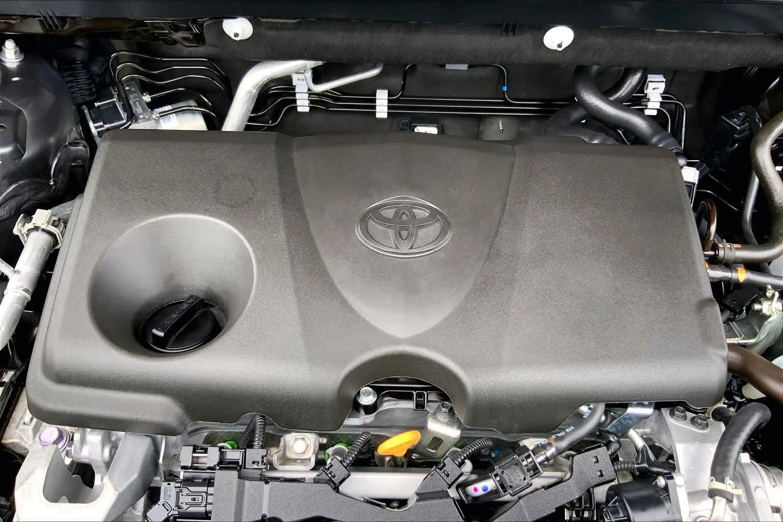 Used 2025 Magnetic Gray Metallic Toyota XLE image 32