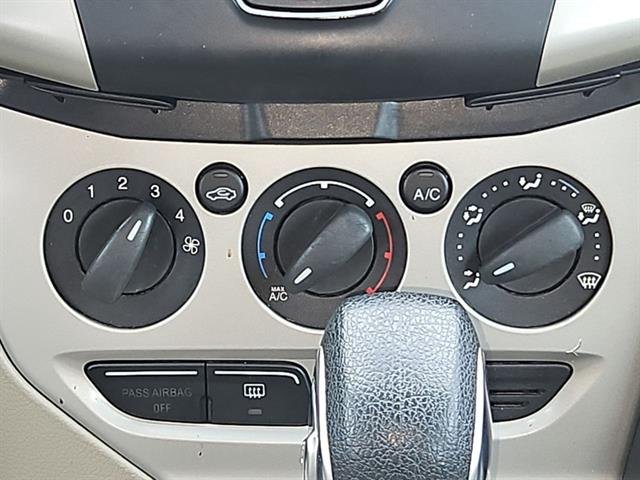Used 2013 Race Red Ford SE image 11