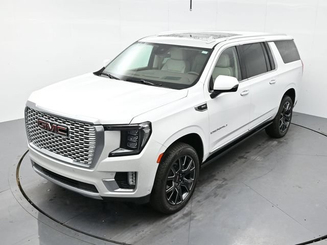 Used 2023 WHITE FROST TRICOAT GMC Denali image 19