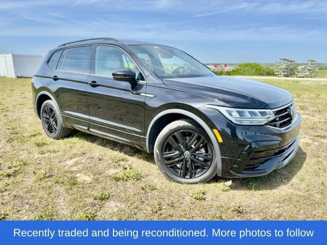2022 Volkswagen Tiguan 2.0T SE R-Line Black's photo