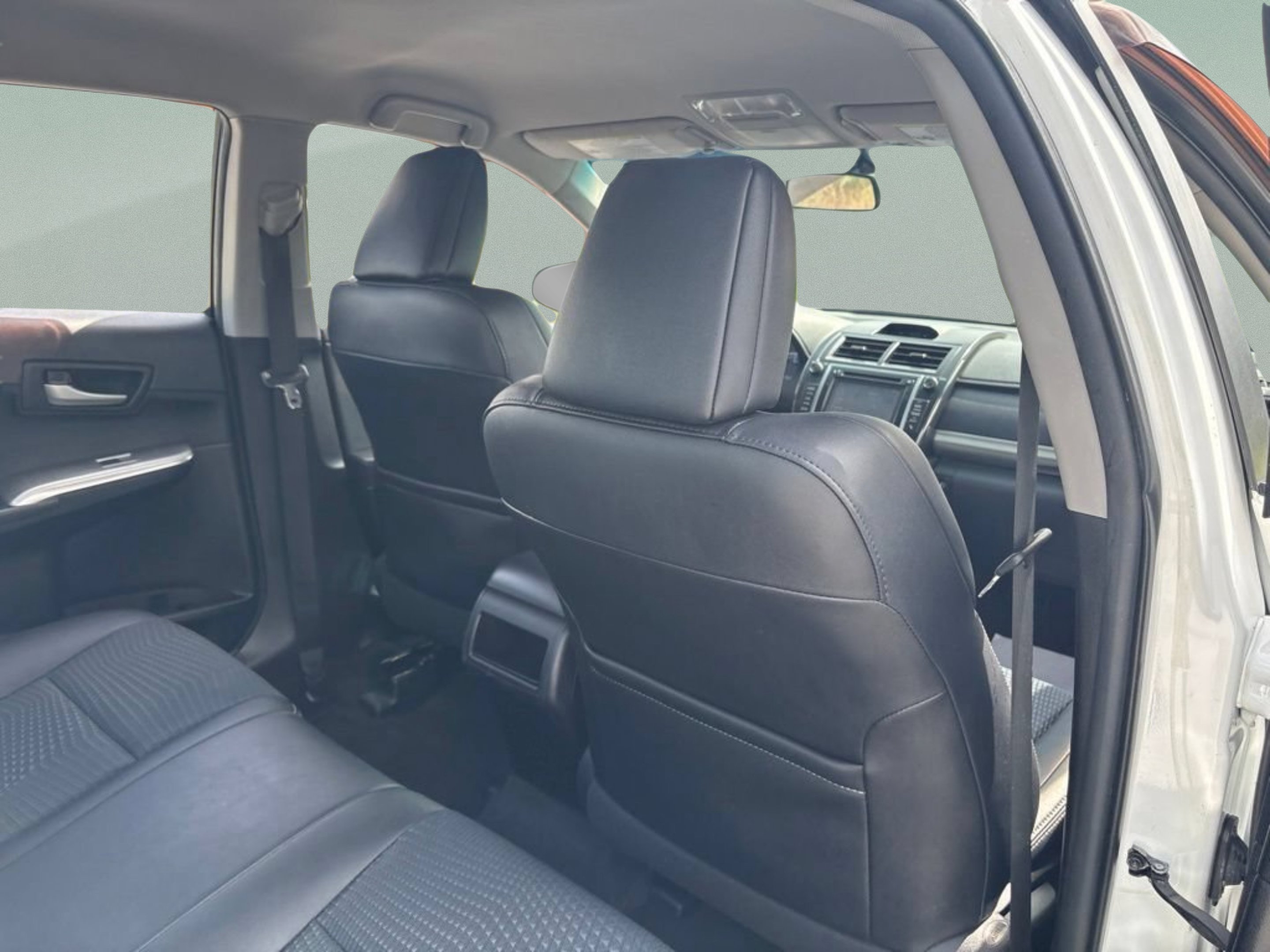 Used 2014 Super White Toyota SE image 23