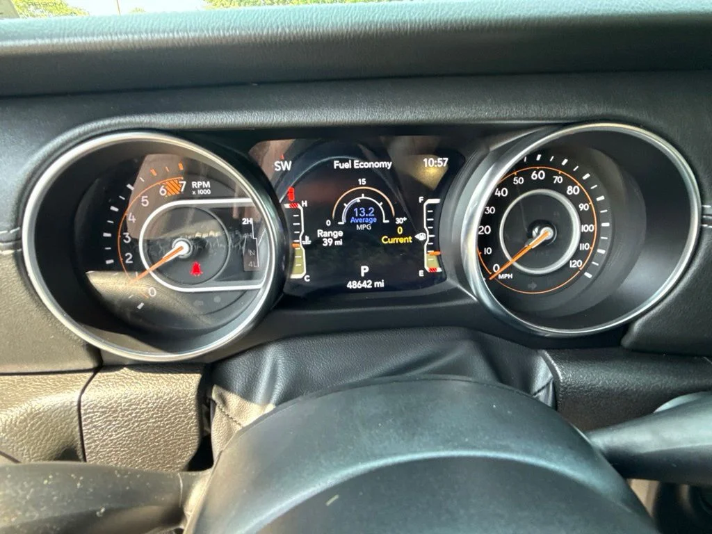 Used 2022 Silver Jeep Unlimited Sahara image 22