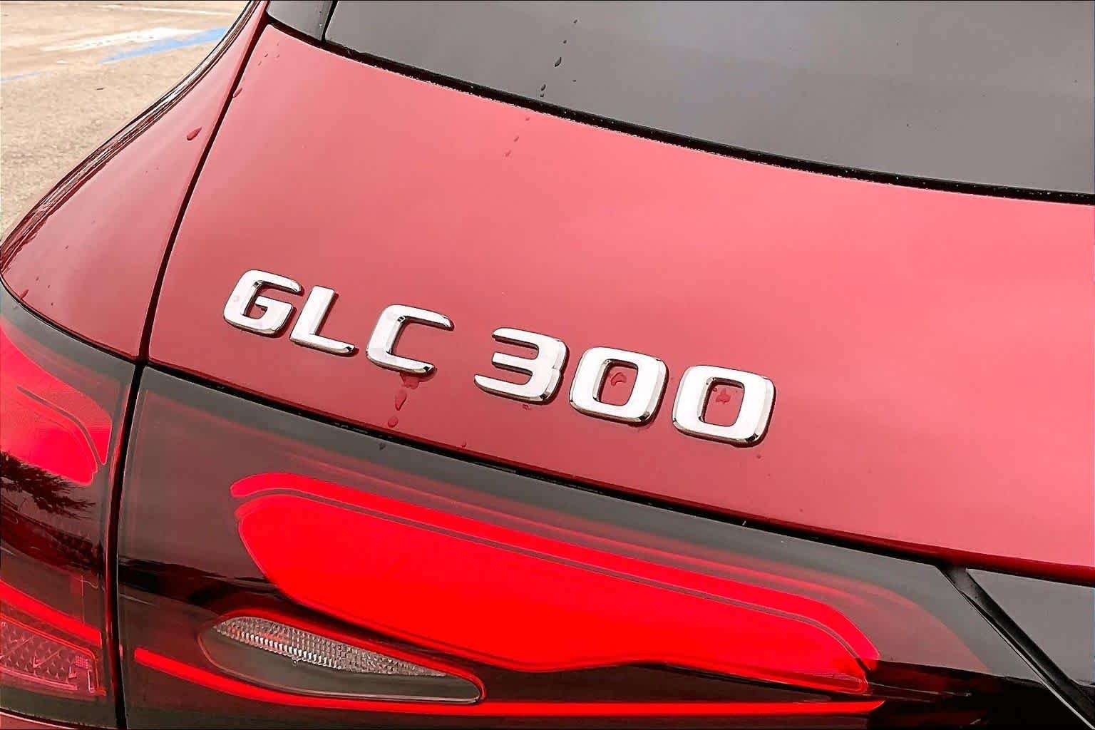 New 2026 MANUFAKTUR Patagonia Red Metallic Mercedes-Benz GLC 300 image 6