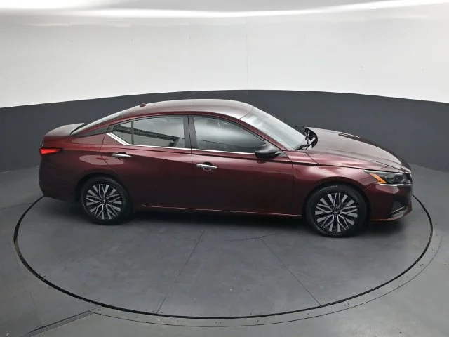 Used 2025 Red Nissan 2.5 SV image 23