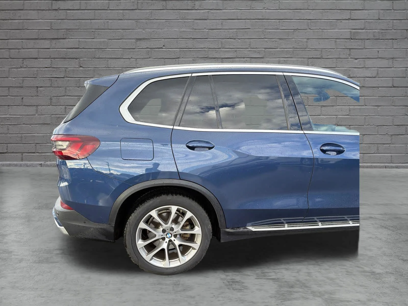 Used 2021 Phytonic Blue Metallic BMW xDrive45e image 9