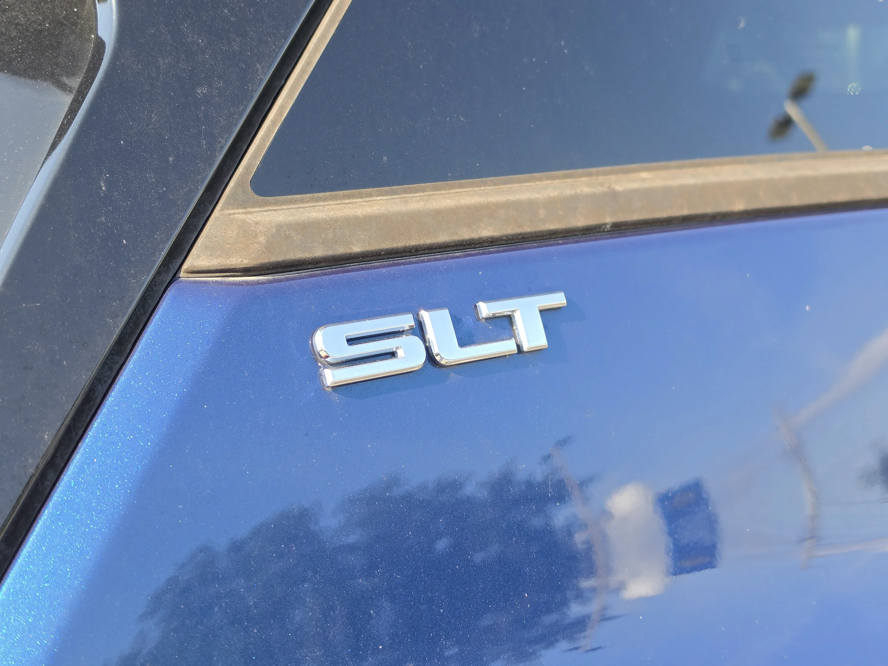 Used 2020 Blue Emerald Metallic GMC SLT image 17