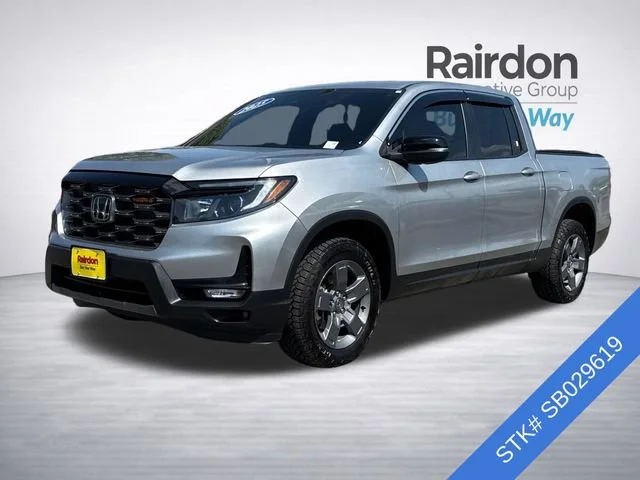 Certified Used 2025 Solar Silver Metallic Honda TrailSport image 3