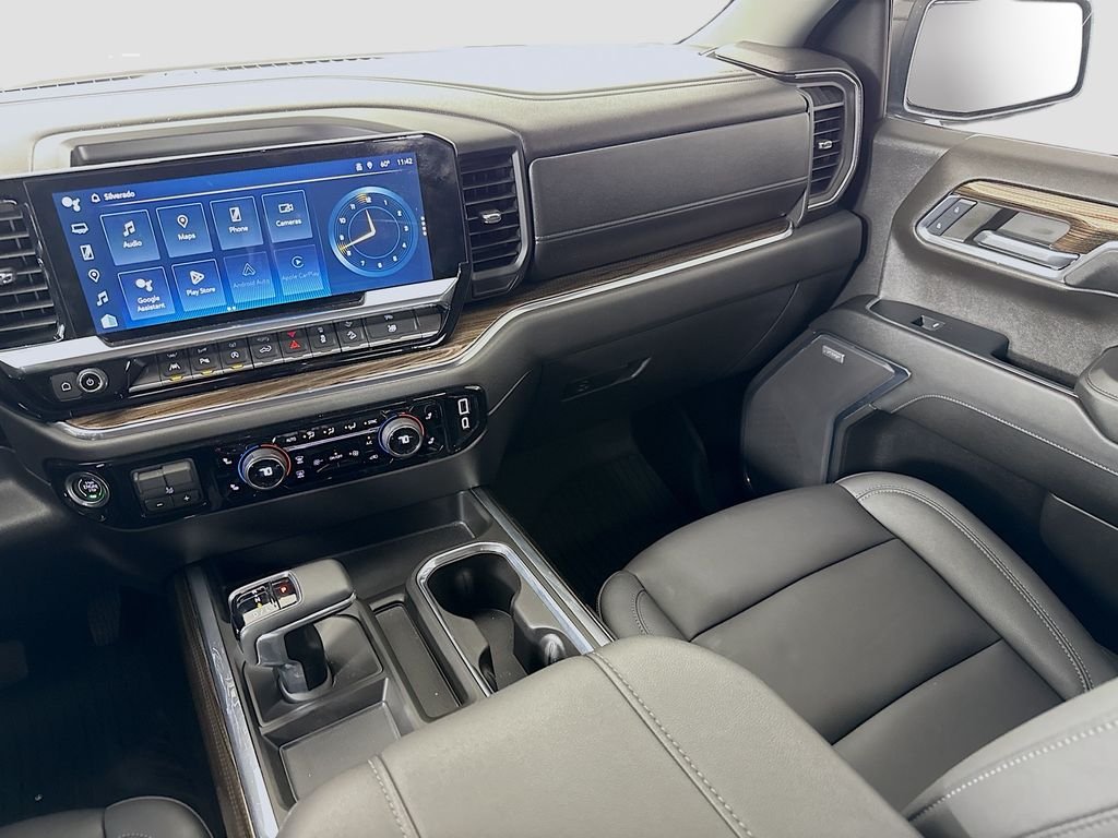 Used 2024 Summit White Chevrolet RST image 23