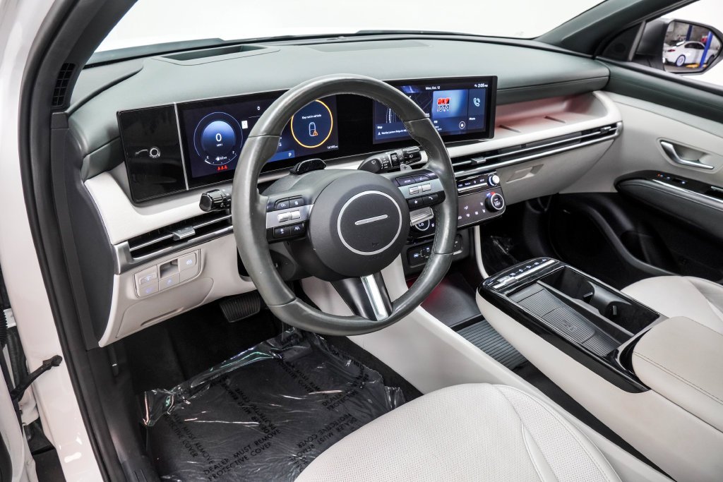Used 2025 White Hyundai Limited image 21
