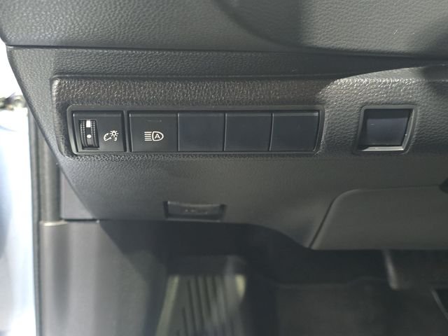 Used 2020  Toyota SE image 24