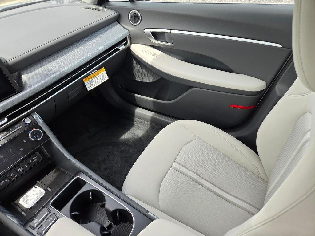 New 2026 Silver Hyundai SEL Sport image 18