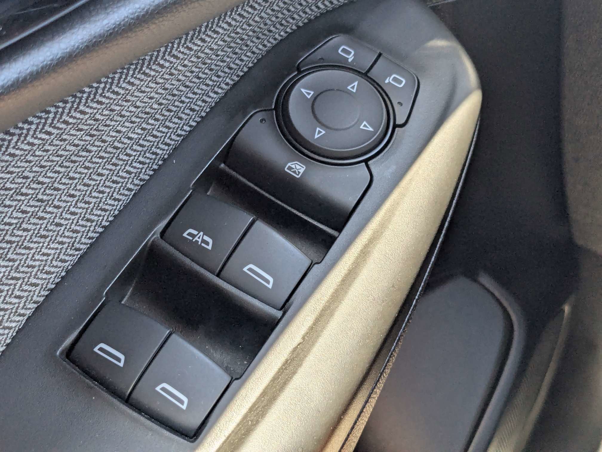 Used 2025 Mosaic Black Metallic Chevrolet LT image 28