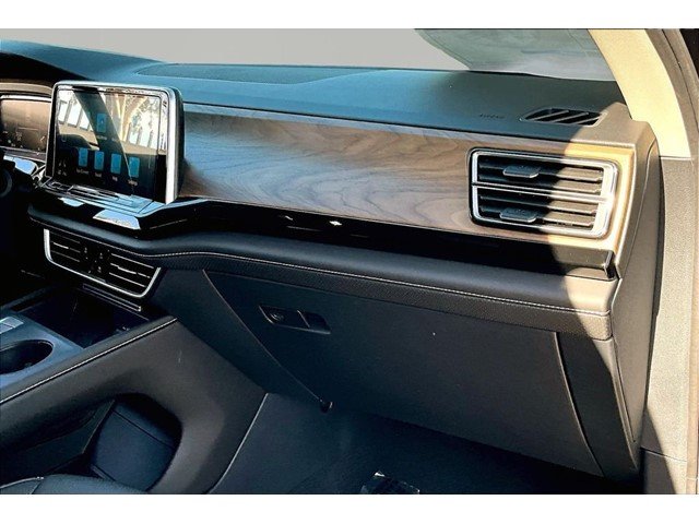 New 2026 Deep Black Pearl Volkswagen 2.0T SE image 28