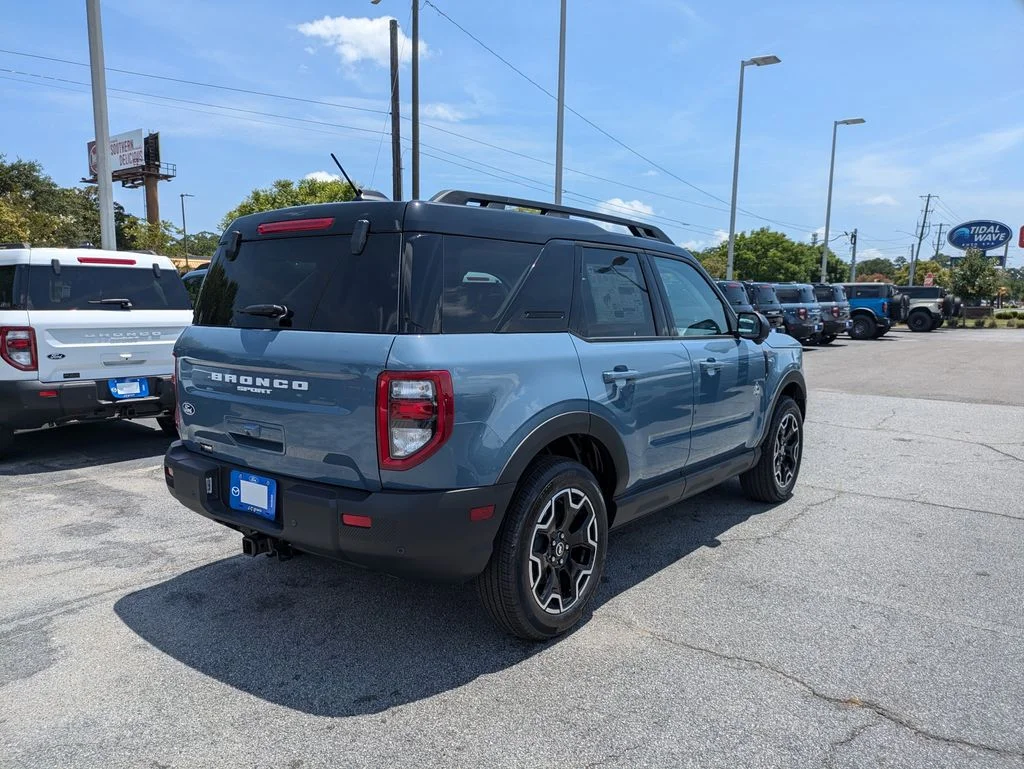New 2026 Azure Gray Metallic Tri-Coat Ford Outer Banks image 4