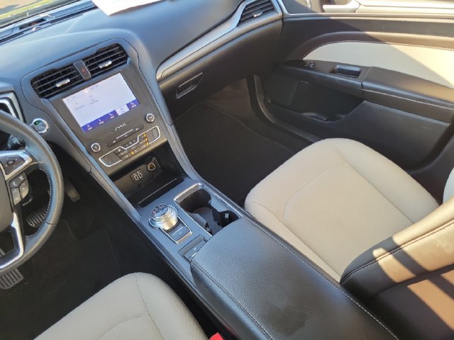 Used 2020 Black Metallic Ford SE image 30