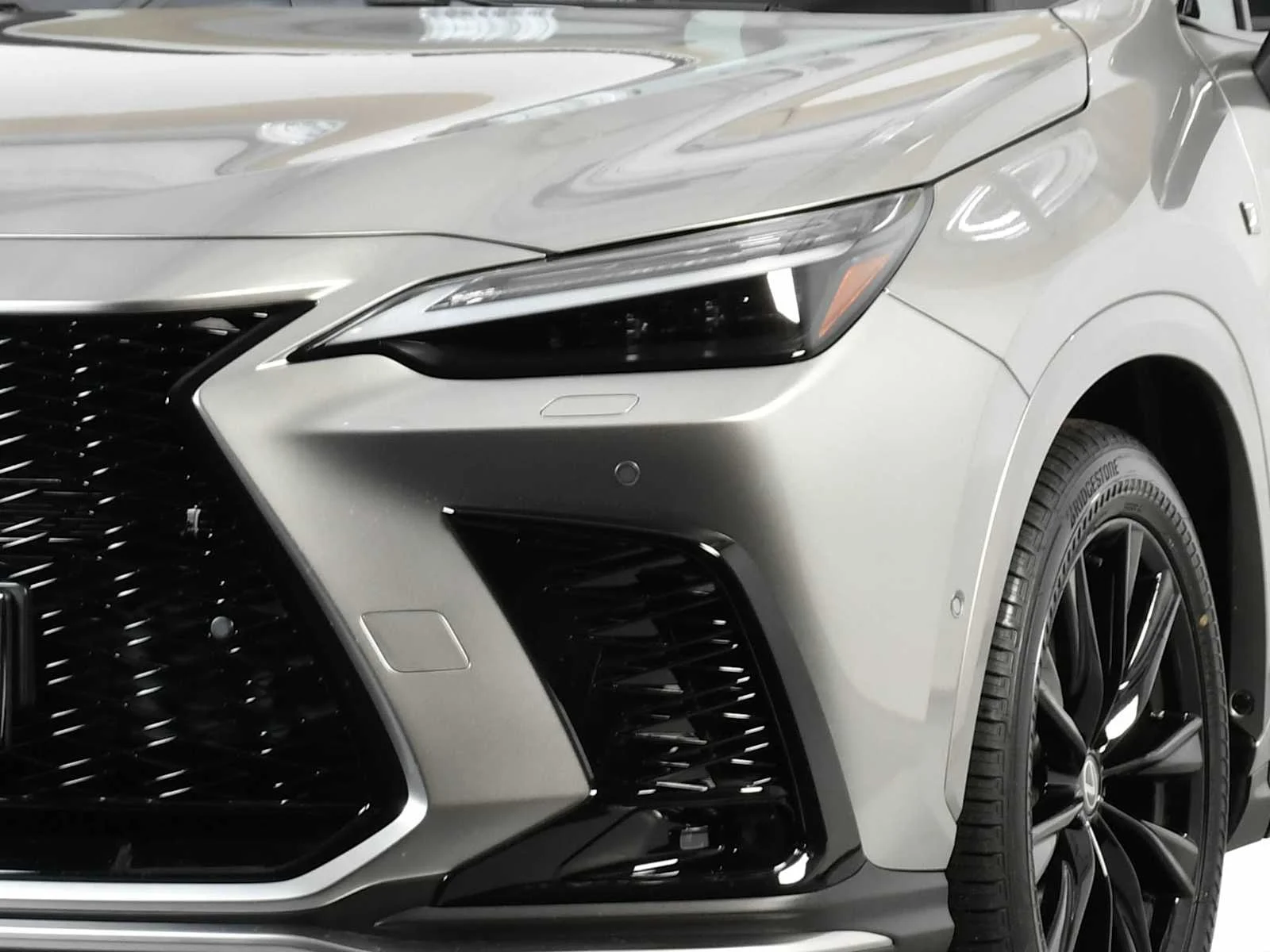 2026 Lexus NX PHEV 450h+ - Photo 11