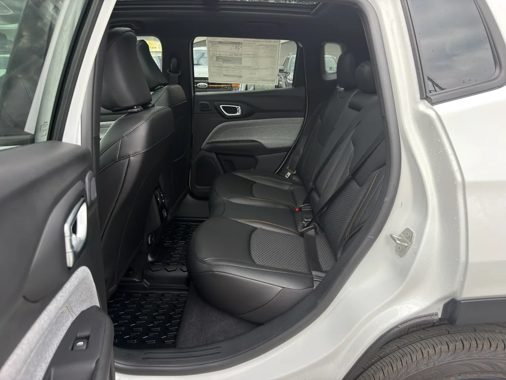 2026 Jeep Compass 85th Anniversary - Photo 11