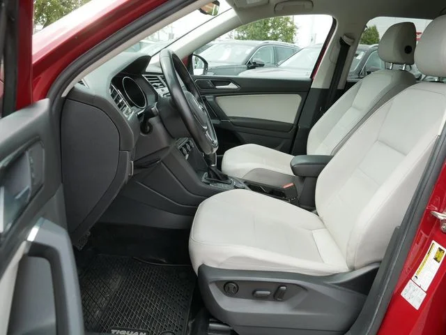 Used 2018 Cardinal Red Metallic Volkswagen 2.0T SE image 13
