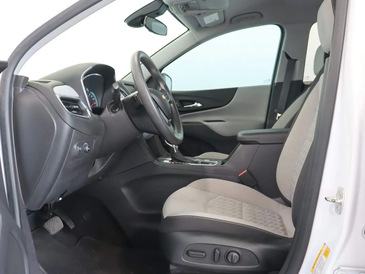 2023 Chevrolet Equinox LS - Photo 8