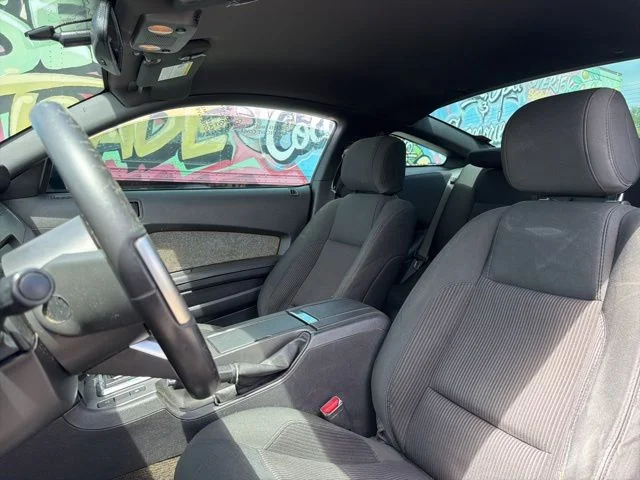 Used 2013 Black Ford V6 image 15