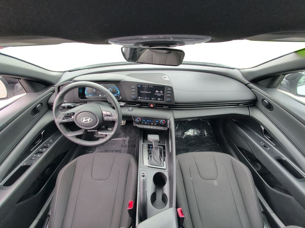 2025 Hyundai Elantra SEL - Photo 14