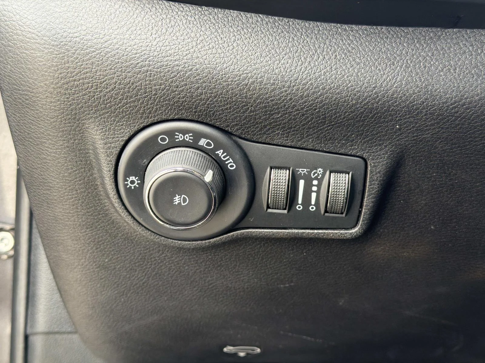 Used 2024 Gray Jeep Latitude 4x4 image 20