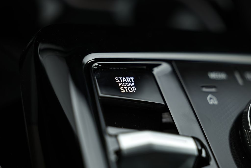 New 2027 Mineral White Metallic BMW 530i xDrive image 41