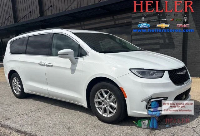 2022 Chrysler Pacifica Touring L's photo