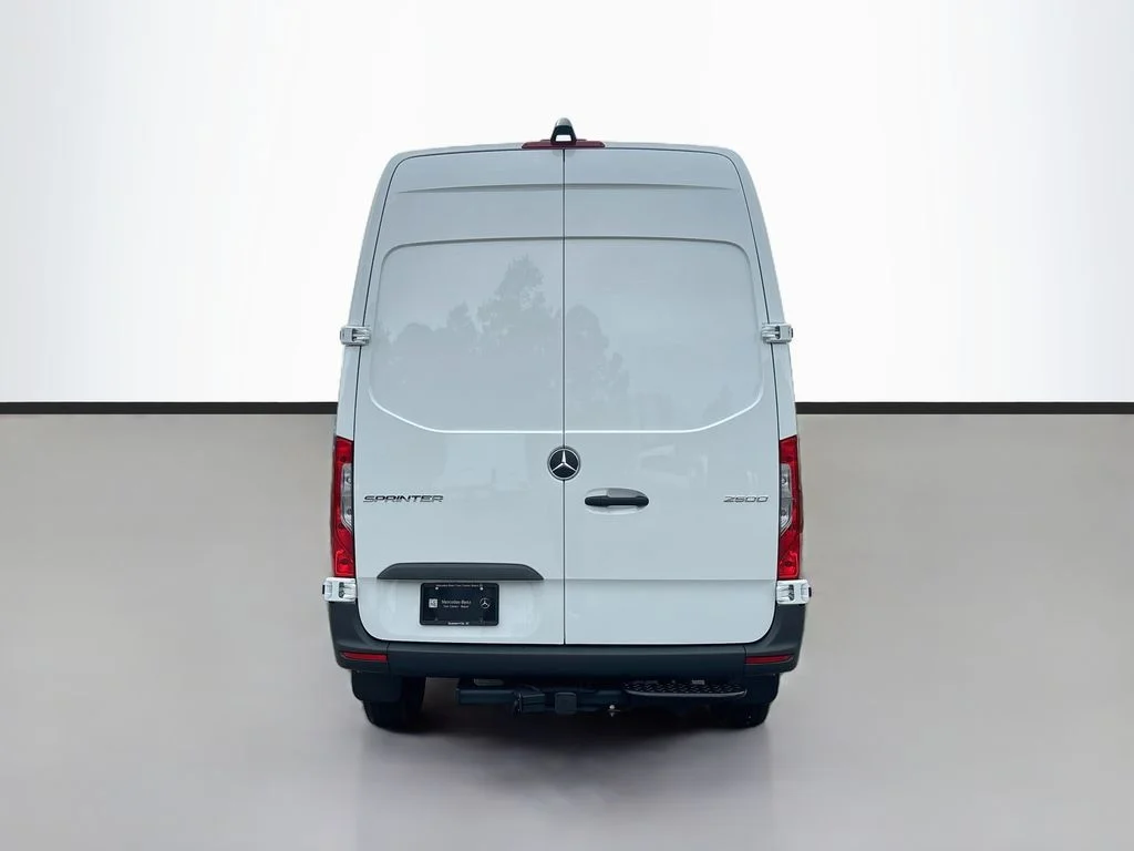 New 2026  Mercedes-Benz Cargo 144 WB image 4
