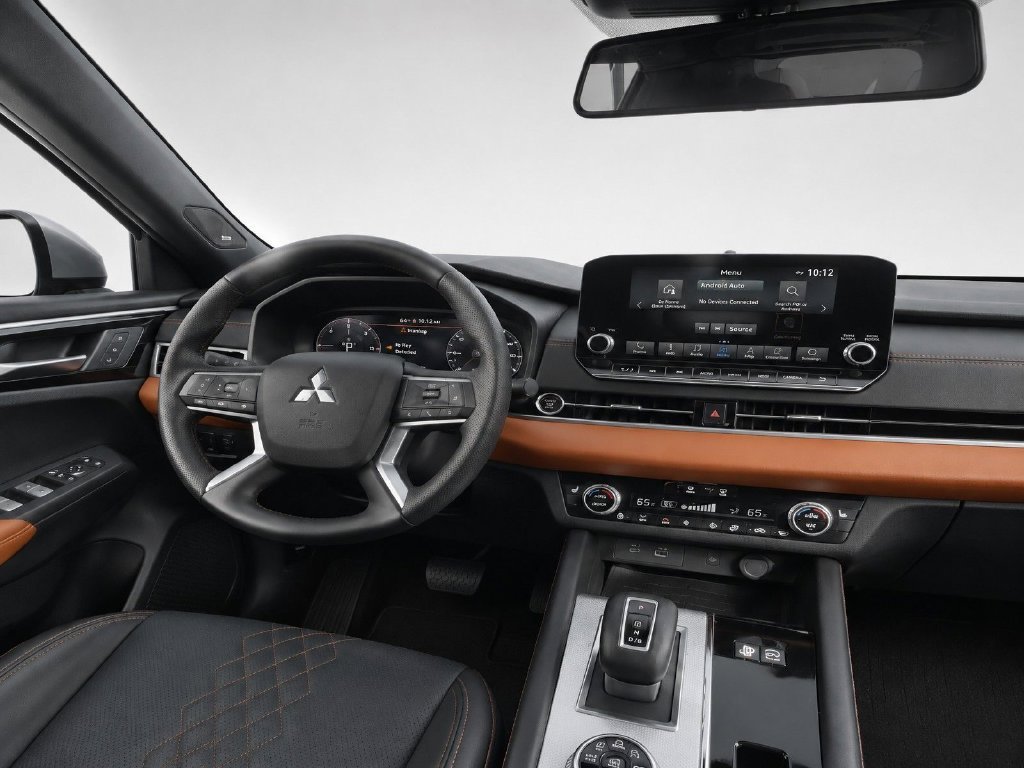 Used 2023  Mitsubishi SEL image 38
