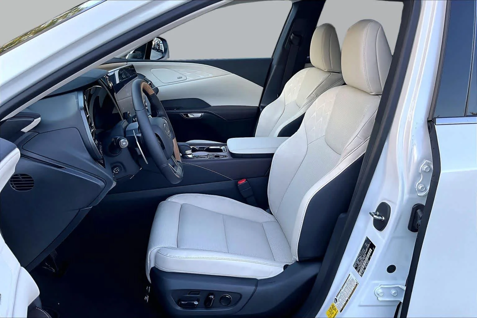 New 2026 Eminent White Pearl Lexus LUXURY AWD image 18
