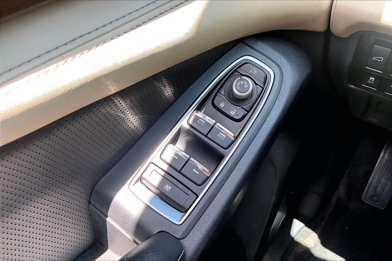 Used 2022 Crystal Black Silica Subaru Touring image 33