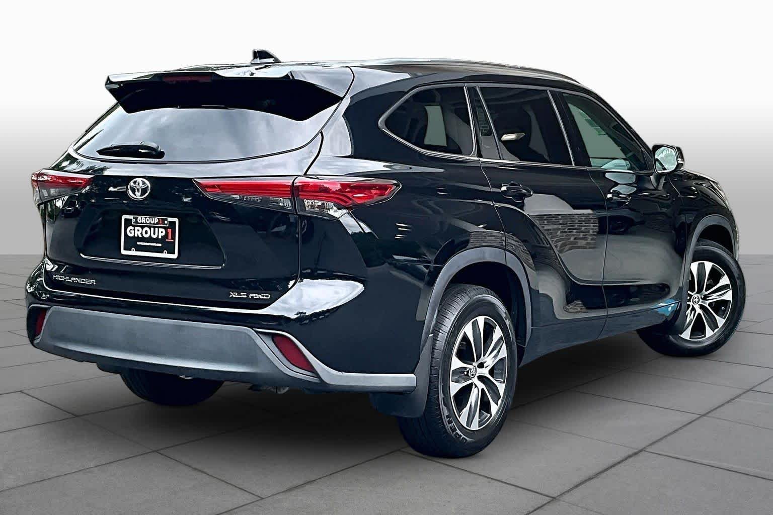 Used 2021 Midnight Black Metallic Toyota XLE image 13